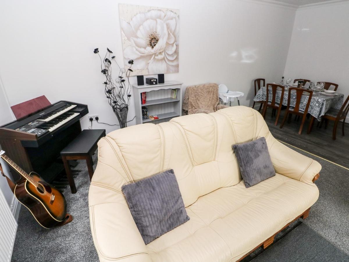 23 Charles Thomas Avenue Villa Pembroke Dock Ngoại thất bức ảnh