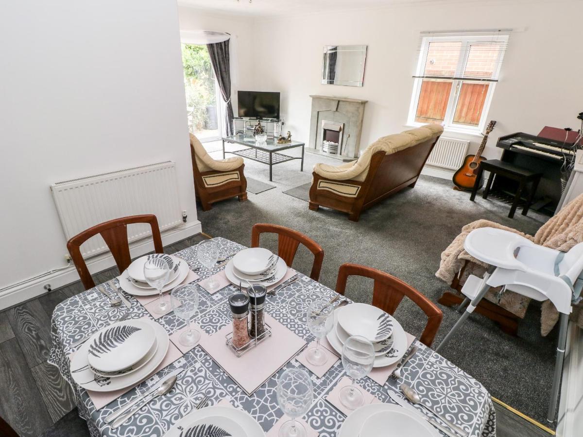 23 Charles Thomas Avenue Villa Pembroke Dock Ngoại thất bức ảnh