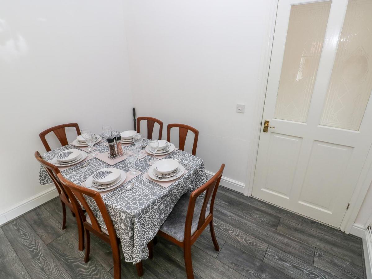 23 Charles Thomas Avenue Villa Pembroke Dock Ngoại thất bức ảnh