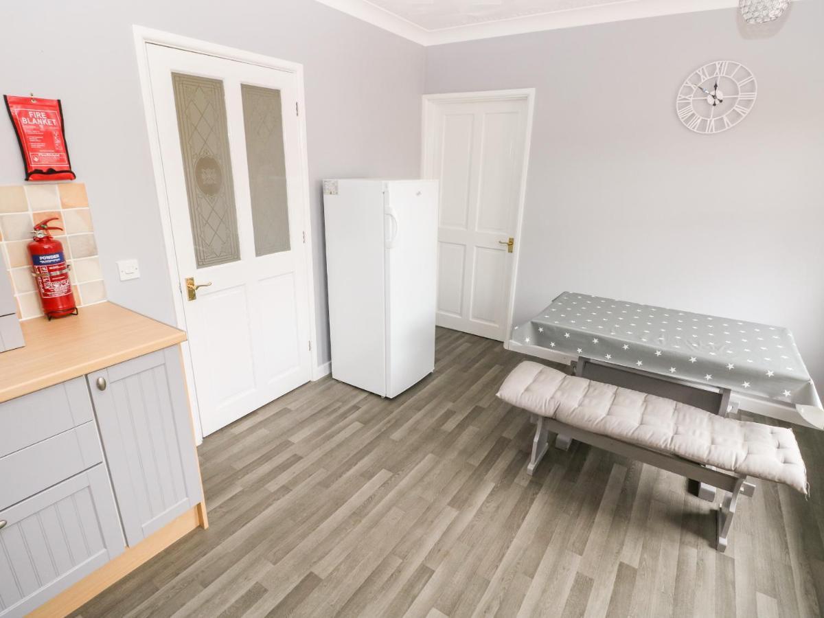 23 Charles Thomas Avenue Villa Pembroke Dock Ngoại thất bức ảnh