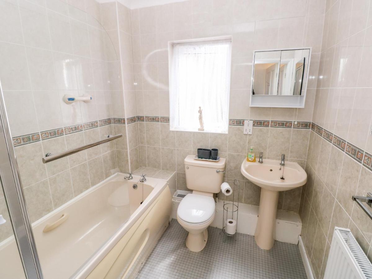 23 Charles Thomas Avenue Villa Pembroke Dock Ngoại thất bức ảnh
